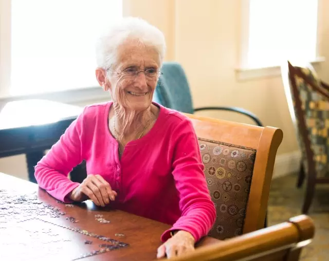 Senior woman doing a puzzle