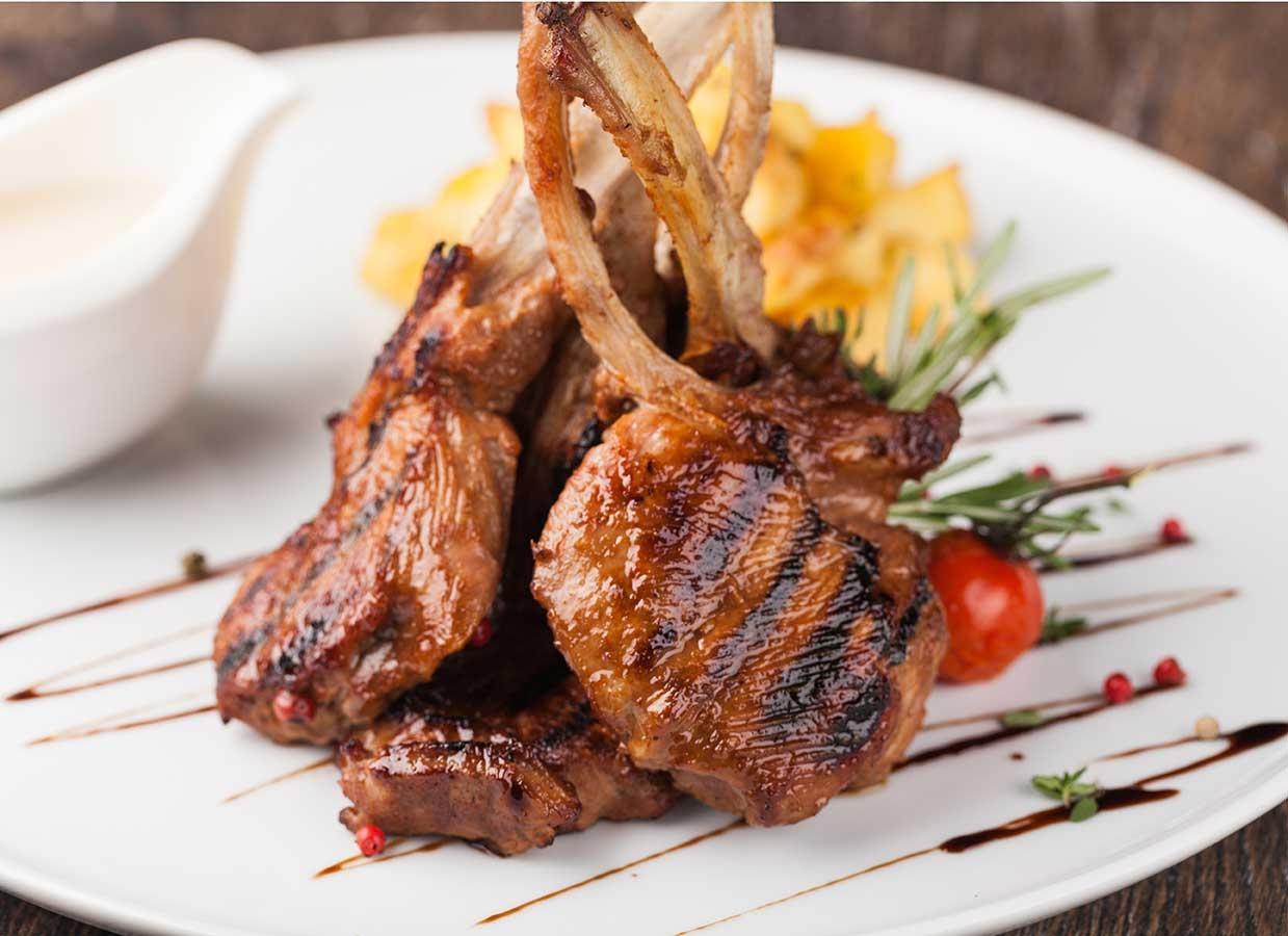 Lamb chop with potatoes